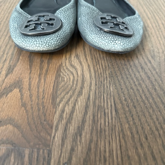 Tory Burch Shagreen Gray Ballet Flats Size 8 Fair condition - Picture 7 of 8